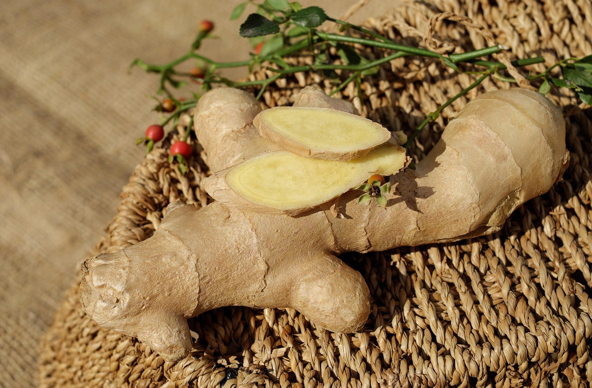 ginger with two pieces cut 